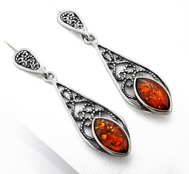 Przejdź do produktu Kolczyki z koniakowym bursztynem