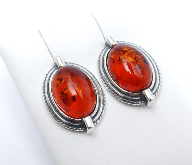 Przejdź do produktu Kolczyki z koniakowym bursztynem