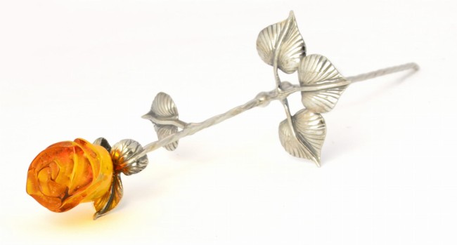 Przejdź do produktu Srebrna róża z koniakowym bursztynem