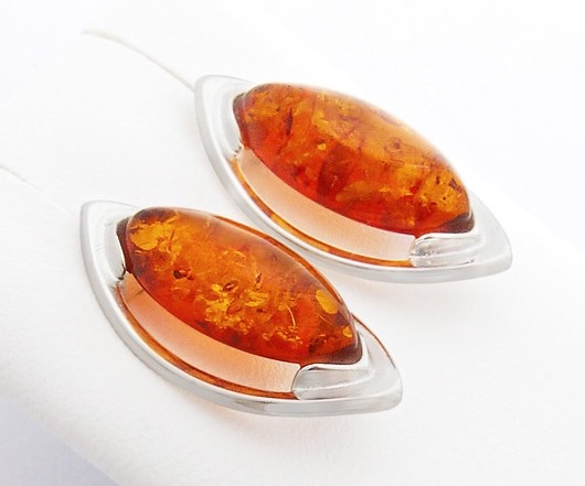 Przejdź do produktu Kolczyki z koniakowym bursztynem