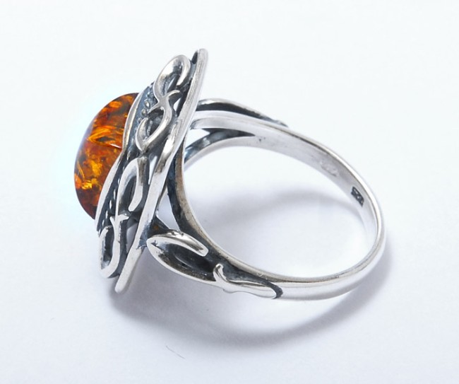 Przejdź do produktu Pierścionek z koniakowym bursztynem