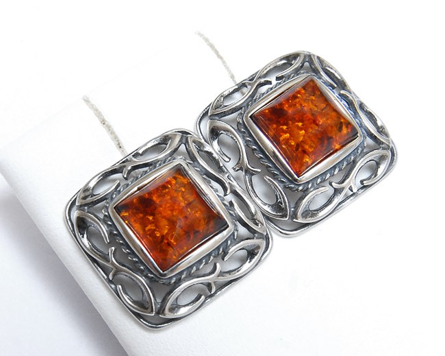 Przejdź do produktu Kolczyki z koniakowym bursztynem