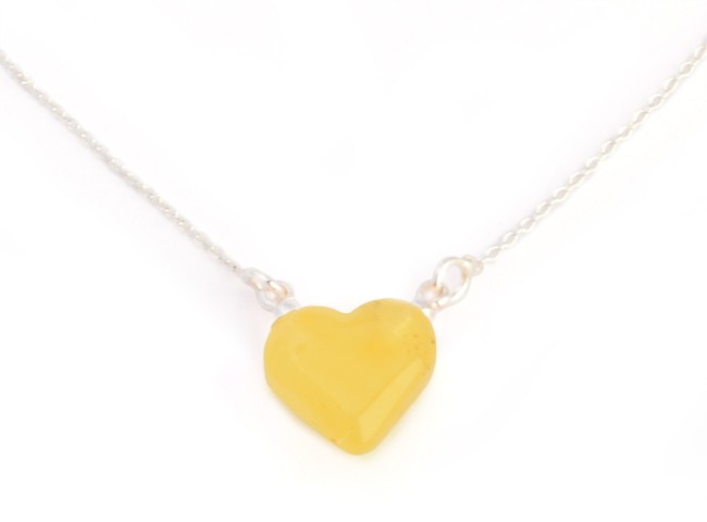 Przejdź do produktu Naszyjnik "Celebrytka" z mlecznym serduszkiem