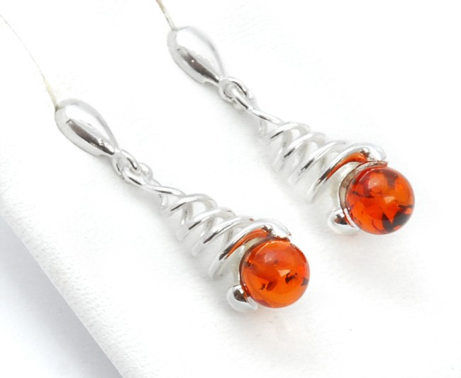 Przejdź do produktu Kolczyki z koniakowym bursztynem