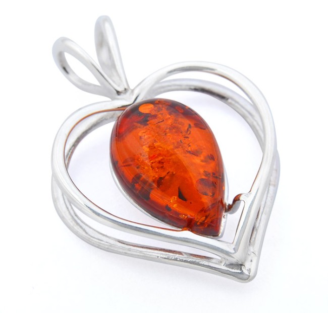 Przejdź do produktu Wisiorek "Serce" z koniakowym bursztynem