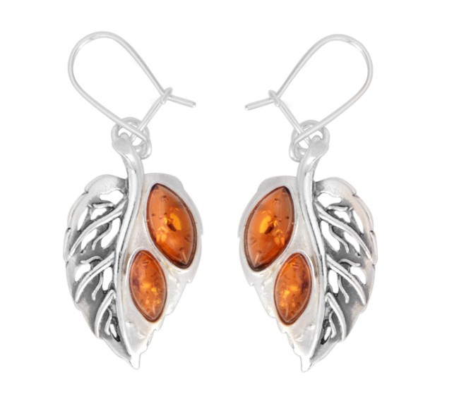 Przejdź do produktu Kolczyki "Listki" z koniakowym bursztynem