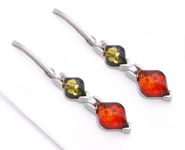 Przejdź do produktu Kolczyki z koniakowym i zielonym bursztynem