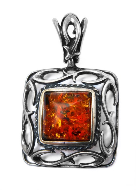 Przejdź do produktu Wisiorek z koniakowym bursztynem